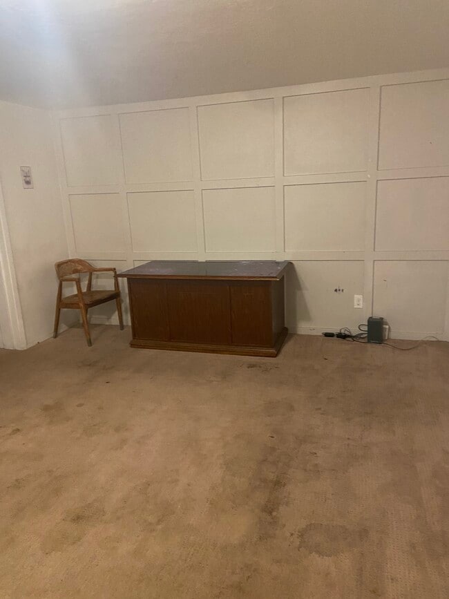 Building Photo - 266 E Center St