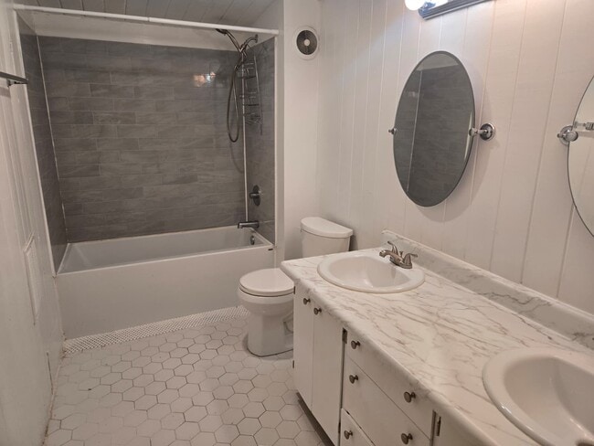 Building Photo - 3987 Berkley Dr