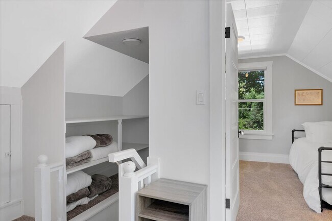 Building Photo - 355 E 400 N