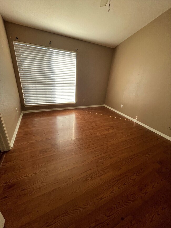 Building Photo - 2121 El Paseo St