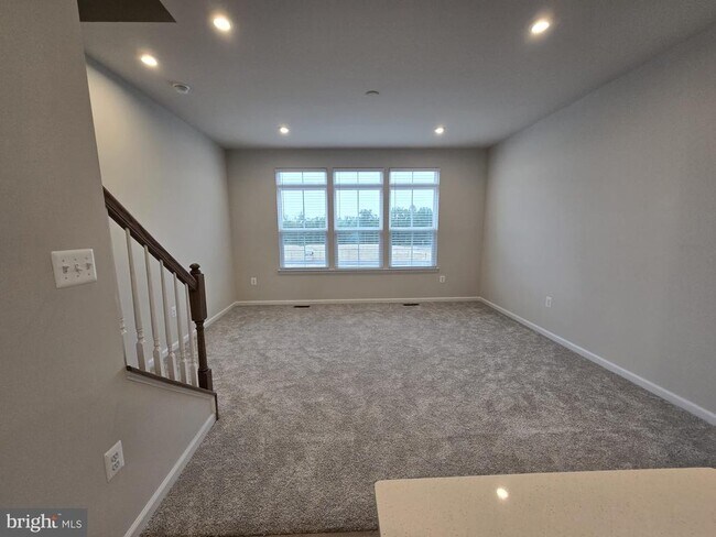 Building Photo - 4928 Dunhaven Dr