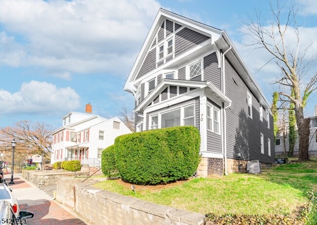 Building Photo - 70 Valley St