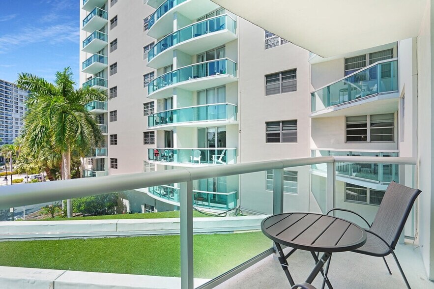 Building Photo - 3901 S Ocean Dr