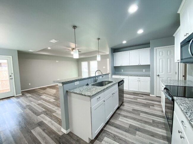 Building Photo - 3-Bedroom in Frenship ISD!