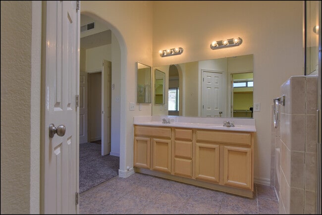Building Photo - 7077 Luz De Sol Dr