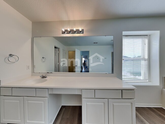 Building Photo - 16843 Blackberry Lily Ln