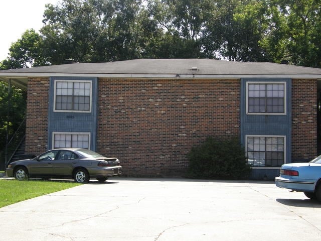 Building Photo - 2025 Sherwood Meadows Ave