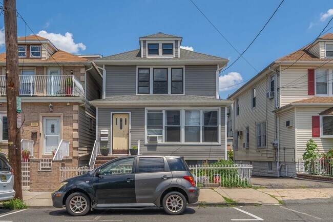 Primary Photo - 906 76th St