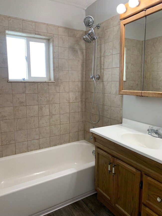 Building Photo - 423 E 450 S