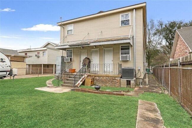 Building Photo - 522 Aurora Ave