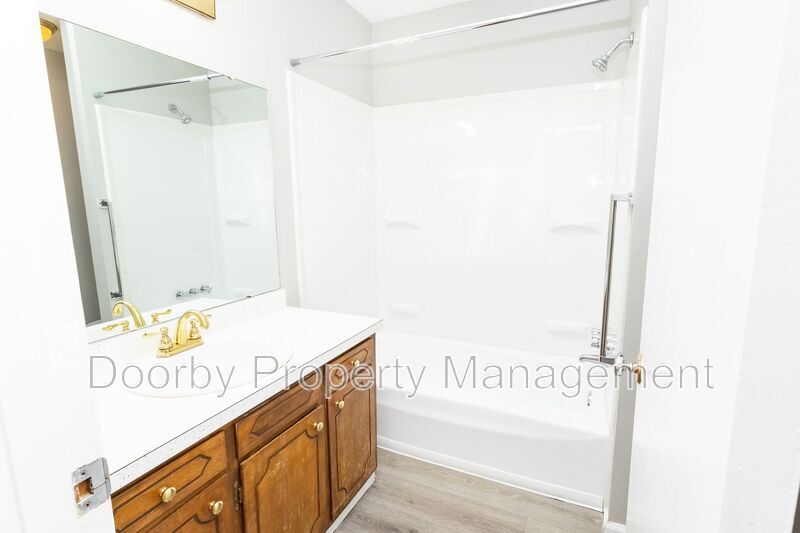 Building Photo - 8911 Drake Parkway Rd