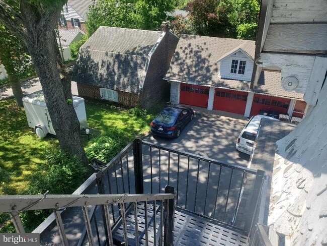 Building Photo - 220 S Scott Ave