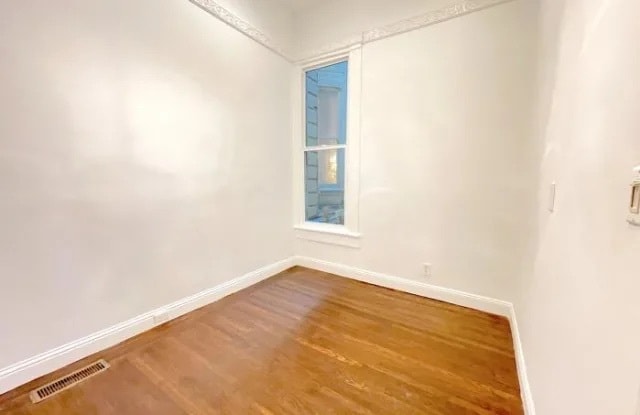 Unfurnished Bedroom - 2924 Pine St