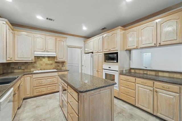 Building Photo - 2413 Oak Brook Dr