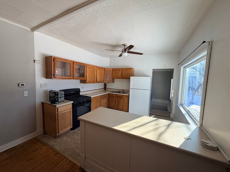 Building Photo - 610 Mill St