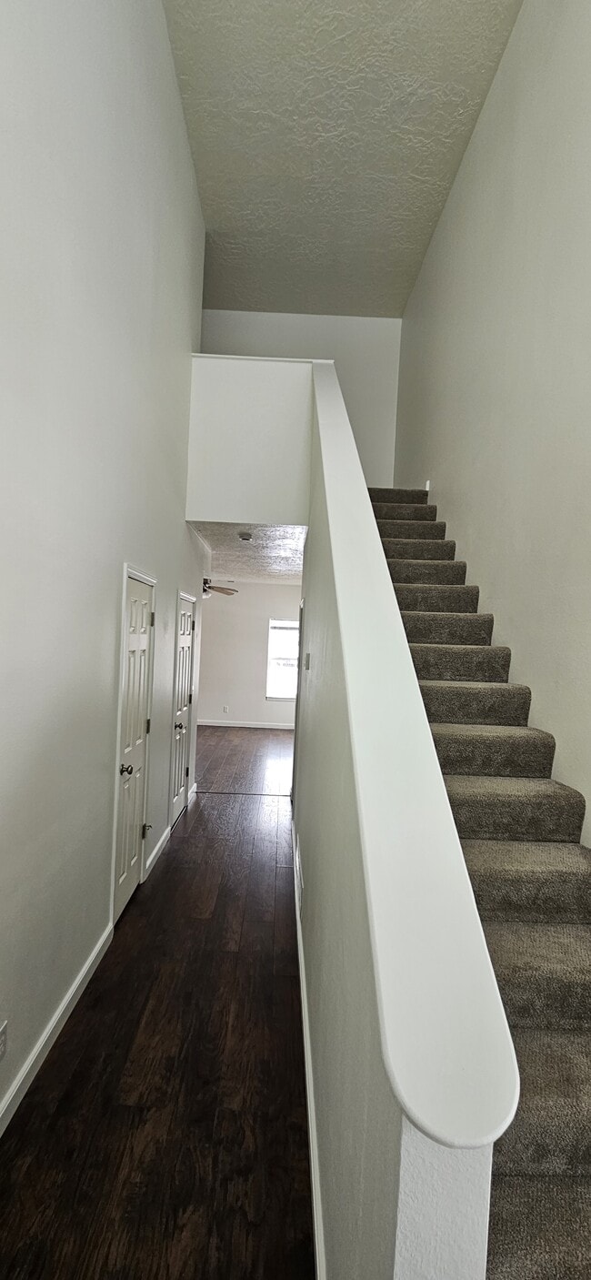 Building Photo - 400 Par Ave