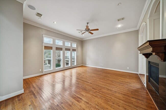 Building Photo - 2024 Vermont St