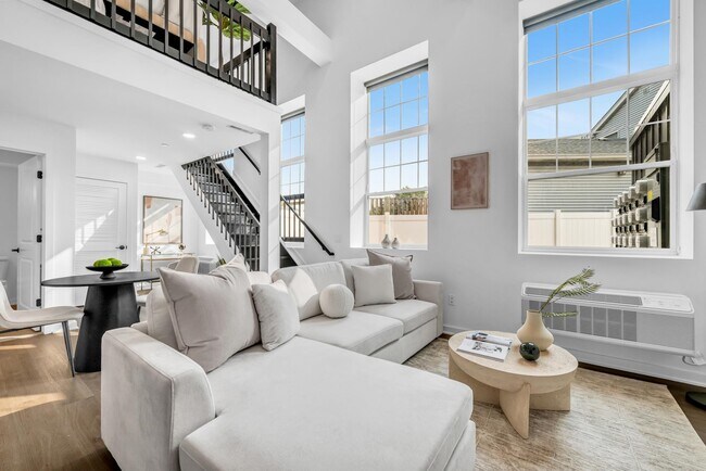 Primary Photo - 315 Railroad Ave