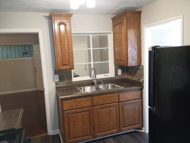 Building Photo - 1317 Fernwood Dr