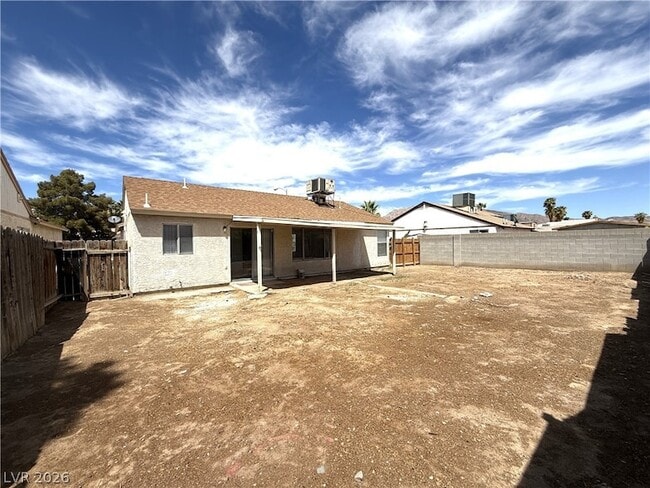 Building Photo - 5625 Ballinger Dr