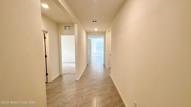 Building Photo - 6495 Topaz Dr