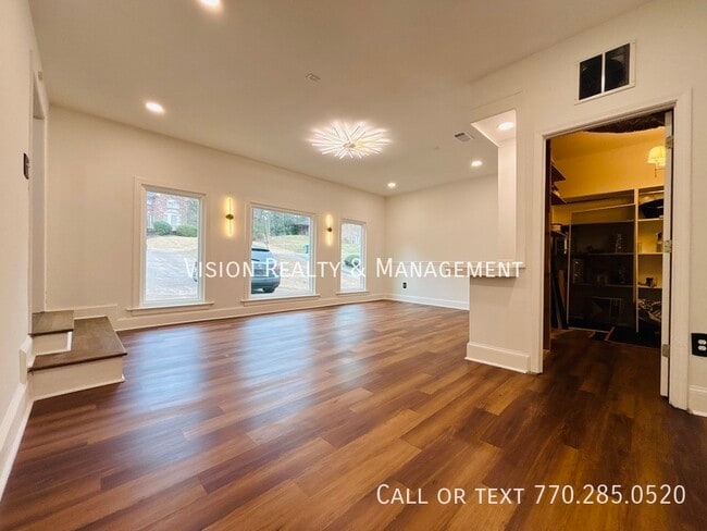 Building Photo - 2821 Briarvale Ct SE