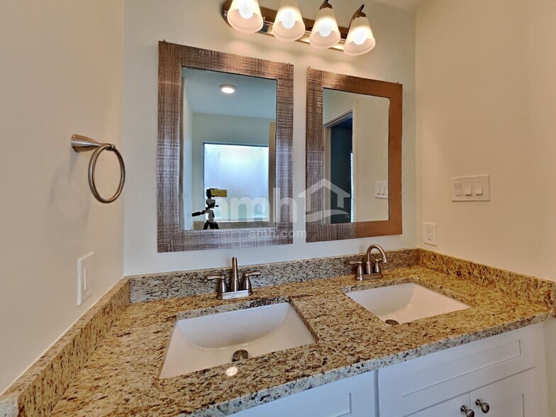 Building Photo - 3906 Hawthorn Glen Ct