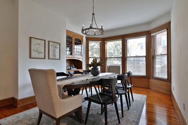 Building Photo - 398 W 5th Ave