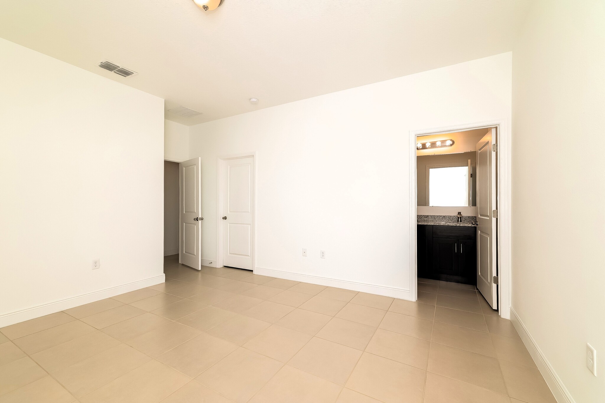 Building Photo - 249 Elm Ct