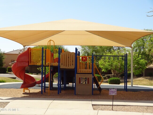 Building Photo - 3413 E Roadrunner Dr