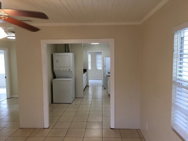 Building Photo - North Hyde Park - UT Area