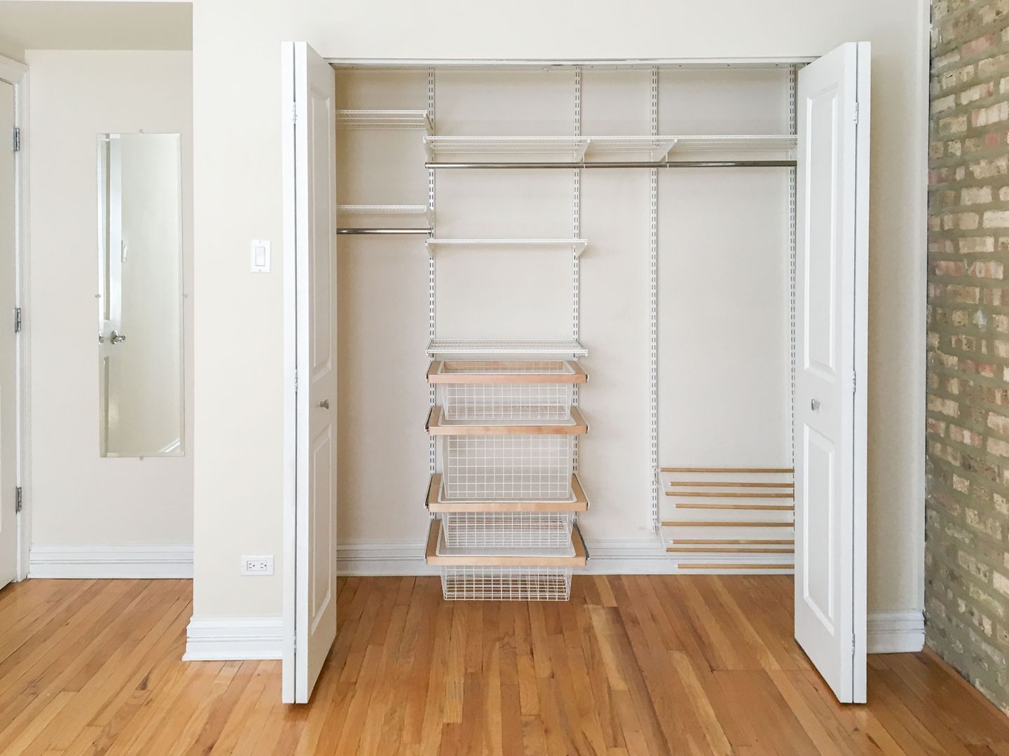 Building Photo - 624 W Roscoe St