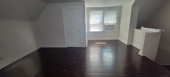 Building Photo - 2044 Iuka Ave