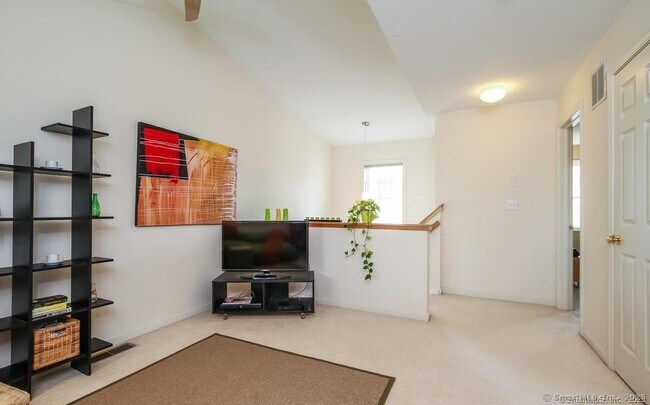 Building Photo - 902 Gray Fox Ln