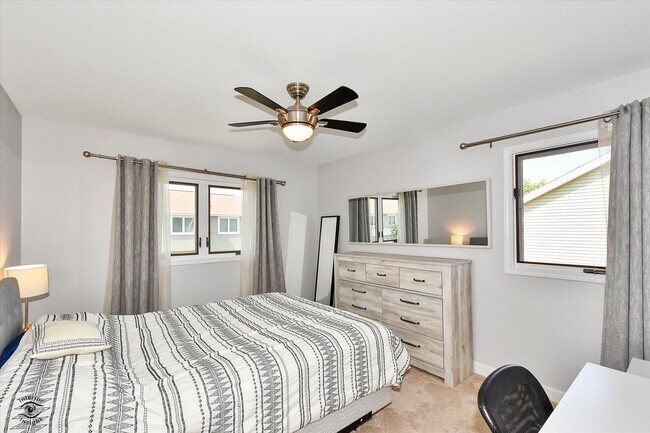 Building Photo - 17323 Lakebrook Dr