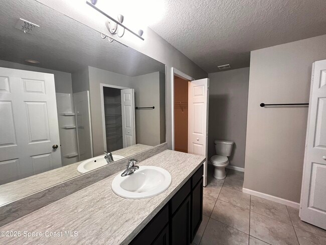 Building Photo - 563 Corbin Cir SW