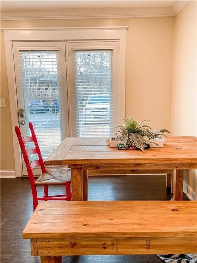 Building Photo - 410