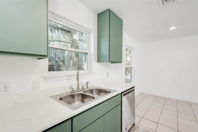 Building Photo - 3304 Dolphin Cove