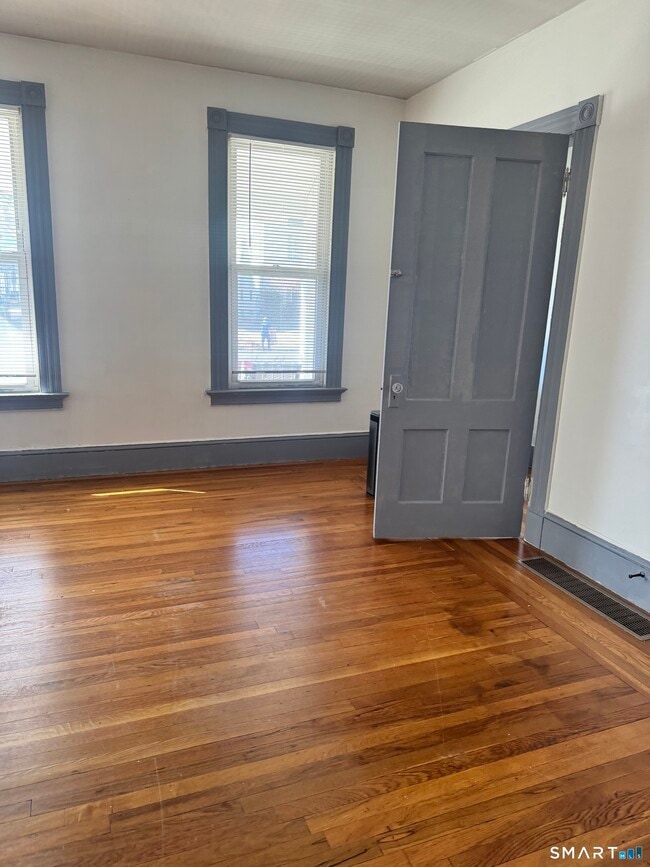 Building Photo - 751 Orange St