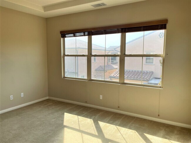 Building Photo - Gorgeous 3 bedroom home In the heart of Ir...