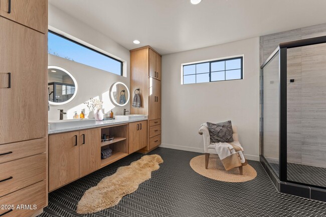 Building Photo - 2500 Lupine Ln