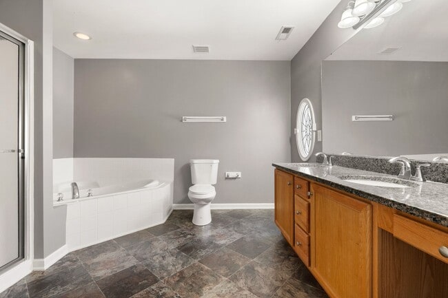 Building Photo - Spacious, end-unit townhome in North Raleigh!