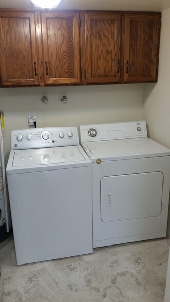 Full Size Washer and Dryer - 8627 Chase Dr