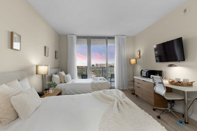 Building Photo - 2602 E Hallandale Beach Blvd