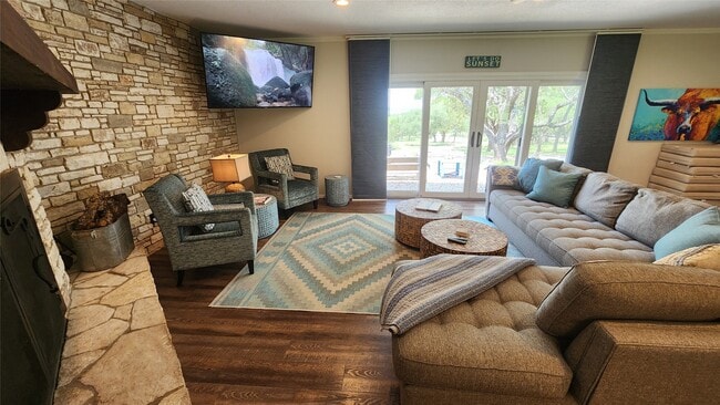 Building Photo - 2055 Island View