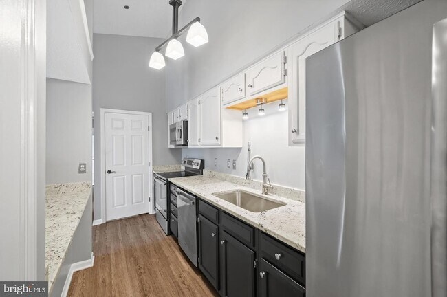 Building Photo - 611 Himes Ave