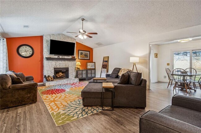 Building Photo - 1212 Torrey Pl SE