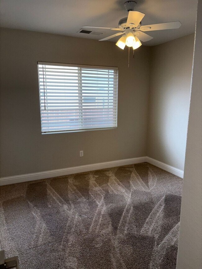 Building Photo - Charming 3 Bedroom, 2 Bath Home in Peacefu...
