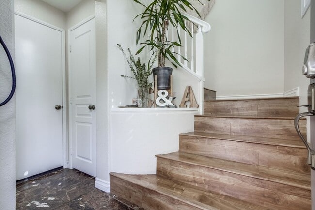 Building Photo - Spacious 3 Bed / 3 Bath Townhome with 2-Car Garage in Gated San Marcos Community