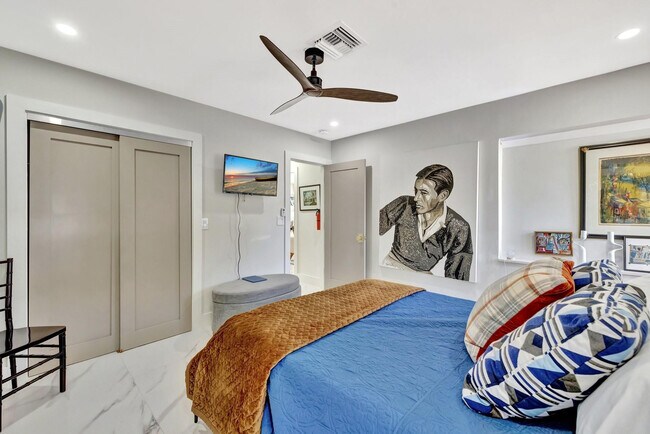 Building Photo - 1981 Coral Gardens Dr